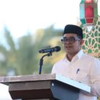 Plt. Sekda Aceh, Taufik, ST, M.Si, saat menyampaikan sambutan Gubernur Aceh sekaligus Opening Ceremony Syariah Financial Fair (SYAFIF) Goes to Aceh, yang diselenggarakan Otoritas Jasa Keuangan (OJK) dan Pelaku Halaman Masjid Raya Baiturrahman, Banda Aceh, Jum'at, (9/10/2026). Foto: Dok. Biro Adpim Setda Aceh